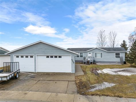 coldwell banker minot nd